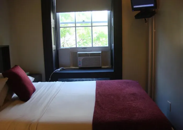 Colonial House Inn